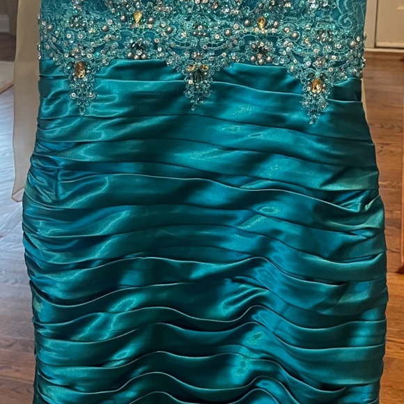 Dress - Picture 2 of 2